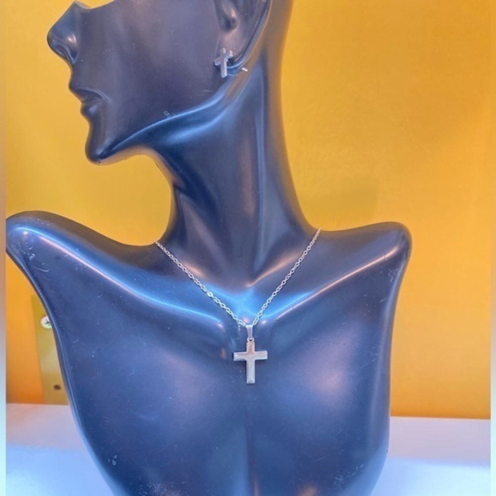 Cross earrings set NWT